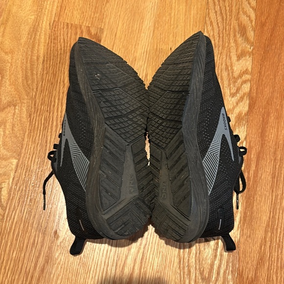 Brooks sneakers size 10 - Picture 4 of 4